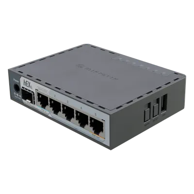 Router / 5 Puertos Gigabit Ethernet / Puerto SFP 2.5G / Dual-Core ARM 950 MHz / 512 MB RAM / PoE-In y PoE-Out / Montaje en Pared