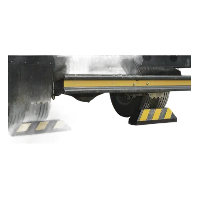 Tope vehicular AccessPRO AC55TC de caucho rígido con bandas reflejantes