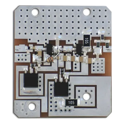Tarjeta de Multiacoplador UHF / 400-512 MHz / 8 Salidas / Ganancia 0-18 dB / 12-18 Vcc / 7' x 19' x 3' (17.8 x 48.3 x 7.6 cm)
