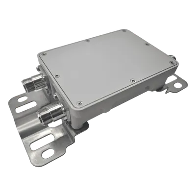 Combinador de Bandas de Dos Vías / 698-960 MHz y 1710-2700 MHz / PIM3 -140 dBc / Potencia Pico 800 W / Conectores N Hembra / IP40