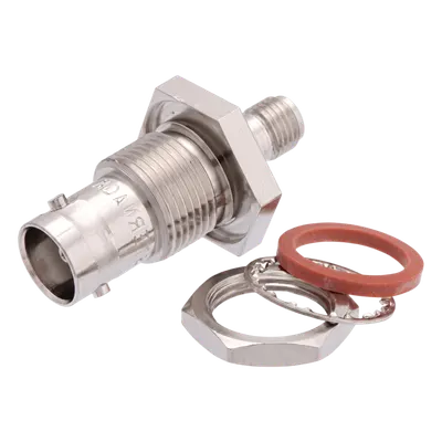 Adaptador Coaxial / BNC Hembra a SMA Hembra / 50 Ohm / Montaje en Panel (Bulkhead)
