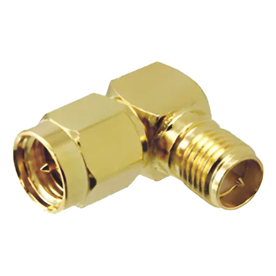 Adaptador en Ángulo Recto / SMA Macho a SMA Hembra Inverso / Cuerpo Bronce Oro / Contacto Oro / Aislante Teflón