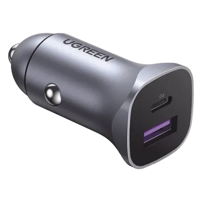 Cargador vehicular UGREEN 40858 de 30 W con USB-C y USB-A