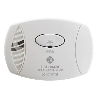 Alarma de Monóxido de Carbono FIRST ALERT 1039730, enchufable y con batería de respaldo