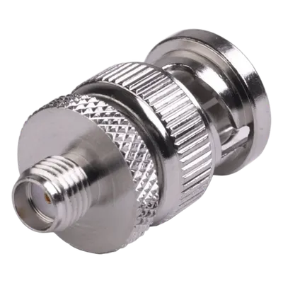 Adaptador Coaxial en Línea / SMA Hembra a BNC Macho / Cuerpo Bronce Niquelado / Contacto Oro / Aislante Teflón