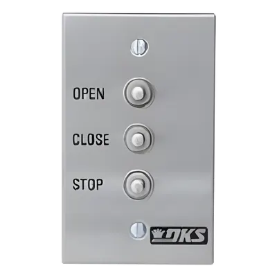 Botonera de control triple / Portones abatibles y corredizos / 12-24 VAC/VDC / 4.5' x 2.813' / -10°F a 145°F / Interior
