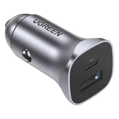 Cargador de auto UGREEN 30780 de 24 W con puertos USB-C y USB-A