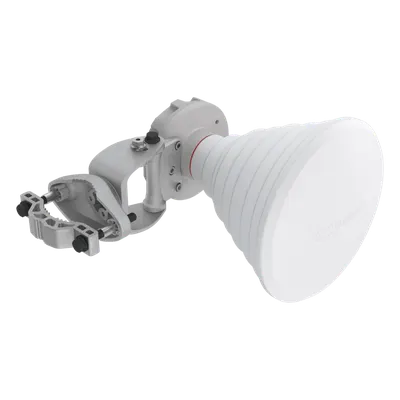 Antena Horn Simétrica / 4ta Generación / 5150-6700 MHz / 18 dBi / Haz 30° / IP55 / Poste 20-55 mm / Viento 160 km/h