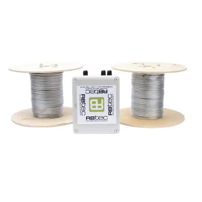 Cable Sensor Perimetral Blindado / 2 Zonas Independientes / 150 m (492 ft) / Detección por Vibración / 11 Niveles de Sensibilidad / IP66 NEMA 4X
