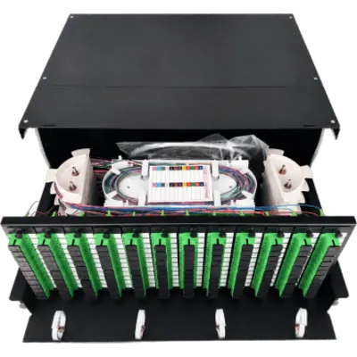 Distribuidor de Fibra Óptica / 144 Empalmes SC/APC / Rack 19" 4 UR / Diseño Deslizante / Acero 1.2 mm / Bandejas Frontales